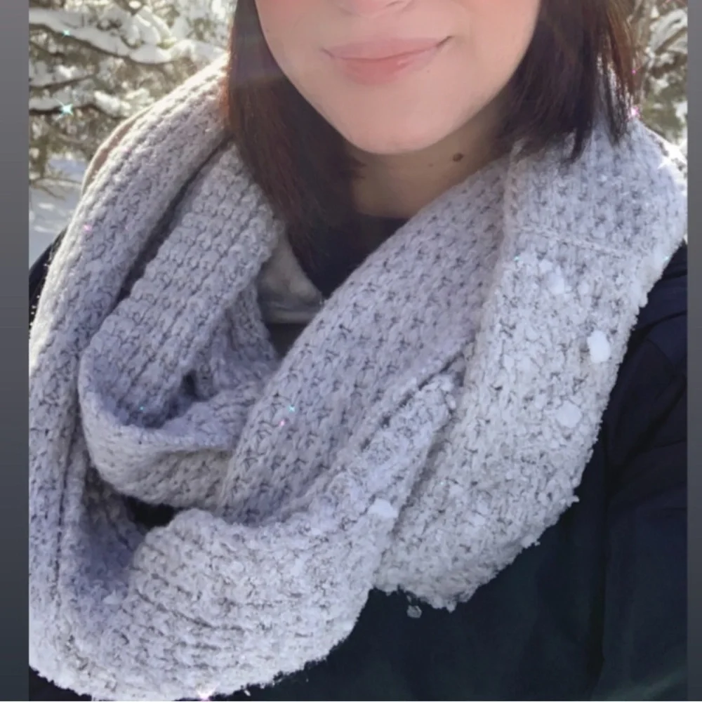 Women’s light grey, universal scarf